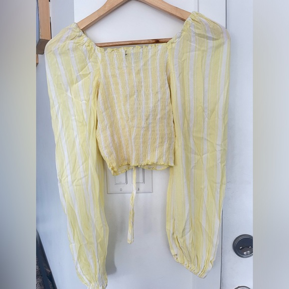 #31 NWT No Boundaries butter yellow and white long sleeve smocked blouse - Picture 4 of 8